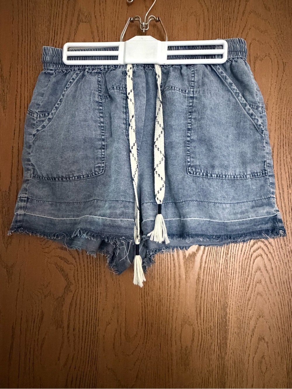 Evereve Esmee Chambray Short